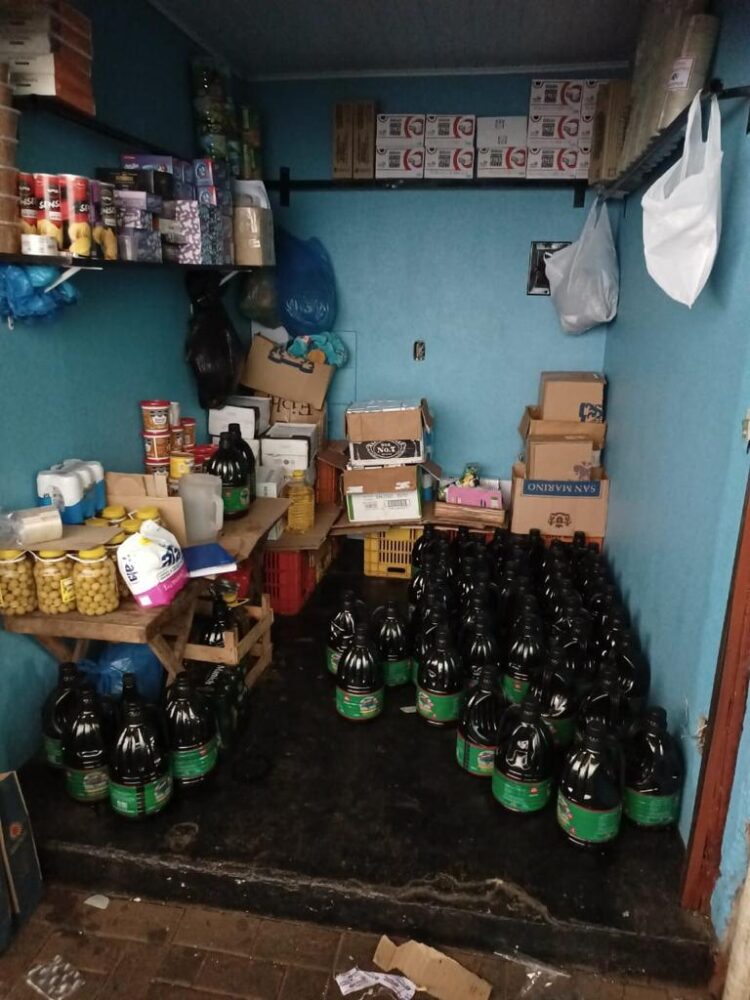 Atrás de produtos contrabandeados da Argentina, PF prende 4 pessoas e apreende 2 carros