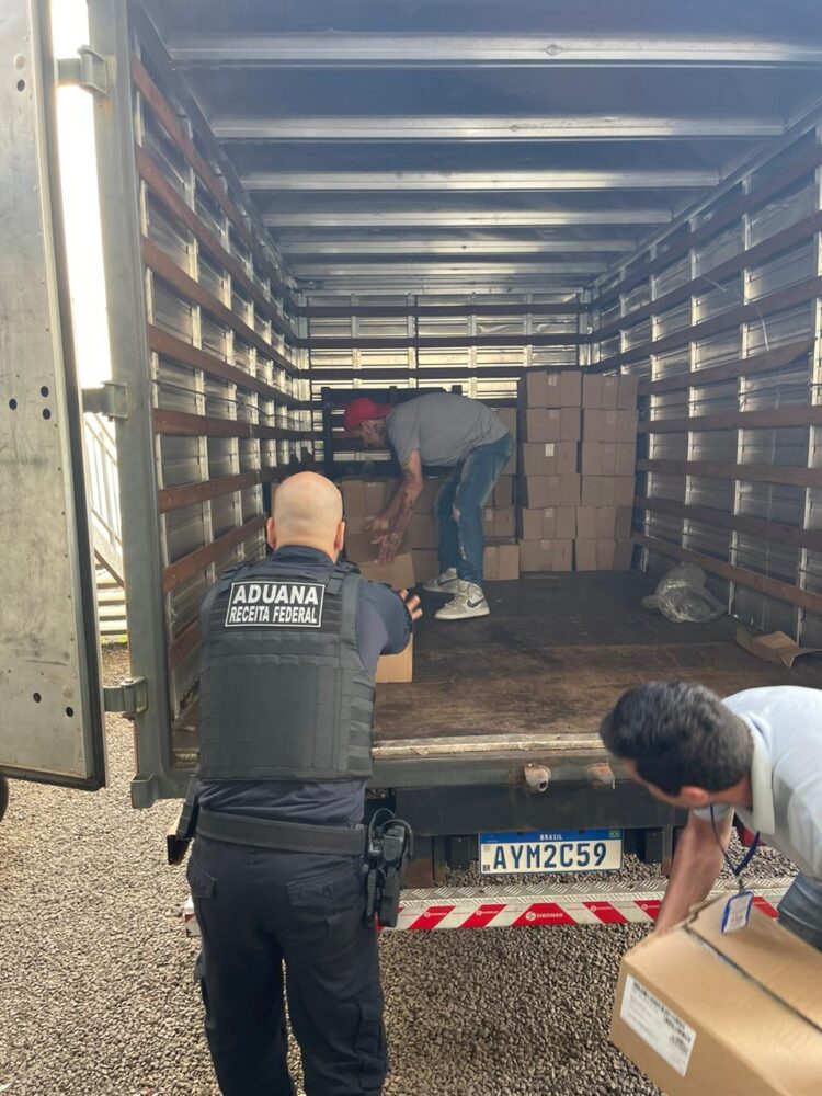 Receita Federal faz grande apreensão de carnes nobres e queijos contrabandeados da Argentina