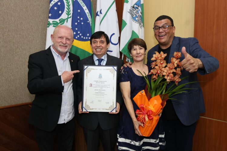 Radialista Nelso Rodrigues recebe Título de Cidadão Honorário de Foz do Iguaçu