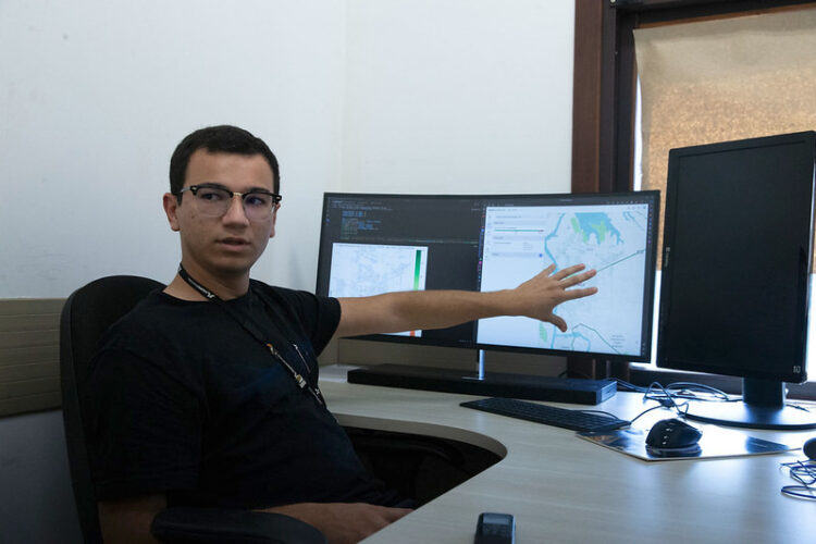 Ferramenta criada por universitários com dados de aplicativo auxilia gestão de trânsito