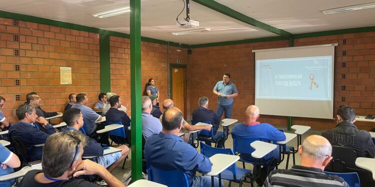 Pioneira: VISAC capacita motoristas para atender pessoas autistas