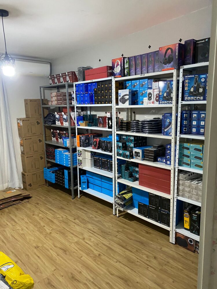 Quatro policiais rodoviários federais presos são acusados de vender mercadorias apreendidas