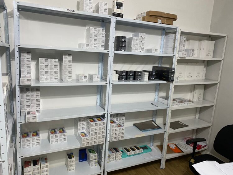 Quatro policiais rodoviários federais presos são acusados de vender mercadorias apreendidas