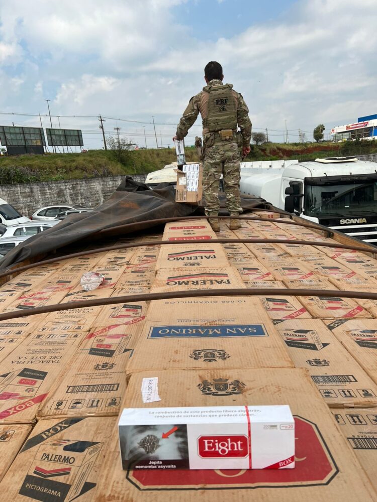PRF apreende quase 1 milhão de maços de cigarros em menos de 8 horas