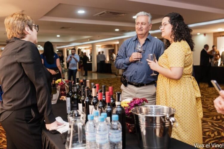 “Viva el Vino”, um encontro com mais de 180 opções da bebida
