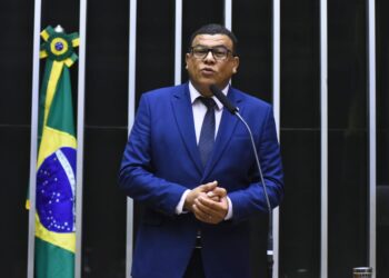 “Sou deputado federal aprendiz e estou aprendendo a lidar com pessoas que não têm caráter”, disse Luciano Alves