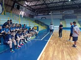 Foz do Iguaçu Voleibol feminino vence e elimina Curitiba no tie-break –  Rádio Cultura Foz – AM 820