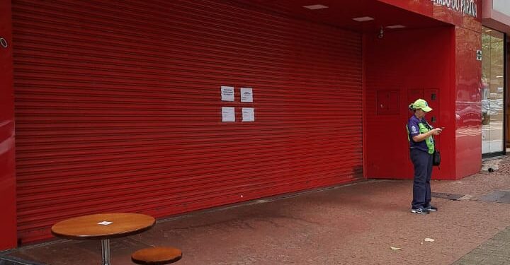 Lojas de empresa de negociação de dívidas são interditadas em Foz do Iguaçu e Curitiba