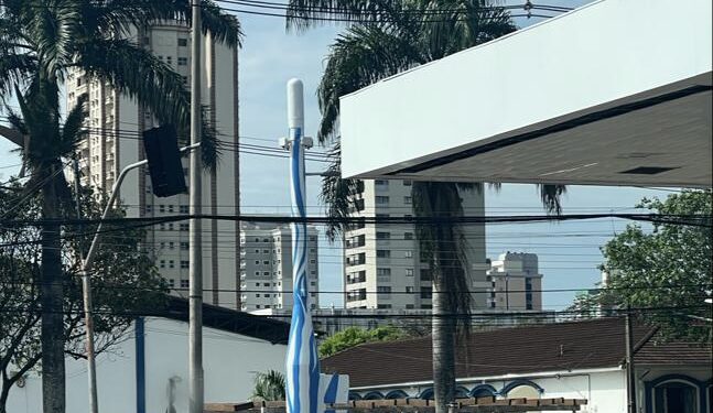 Avenida Jorge Schimmelpfeng ganha postes de conectividade da tecnologia Wi-Fi 6G