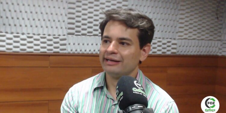 Ex-diretor do Hospital Municipal de Foz é preso depois de dar marcha à ré no carro e atingir ex-mulher