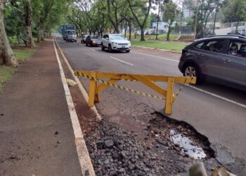 Atenção motoristas: aumentaram os buracos em ruas e avenidas de Foz do Iguaçu