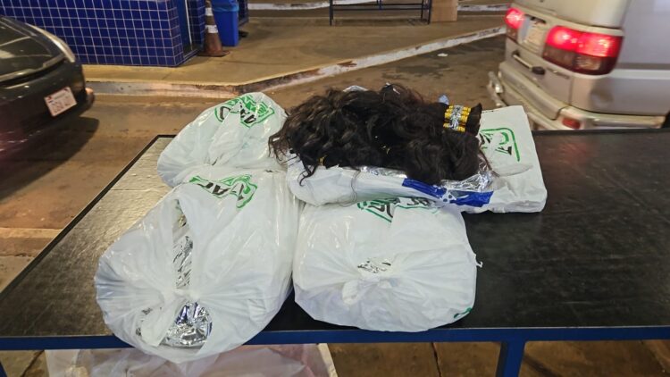Van escolar transportando maconha e cabelo é parada na Ponte da Amizade