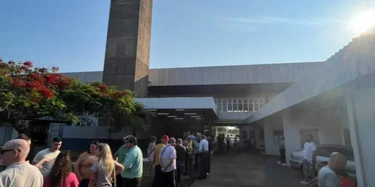 Procedimentos de fiscalização da PF na fronteira com a Argentina provocam longas filas e reclamações