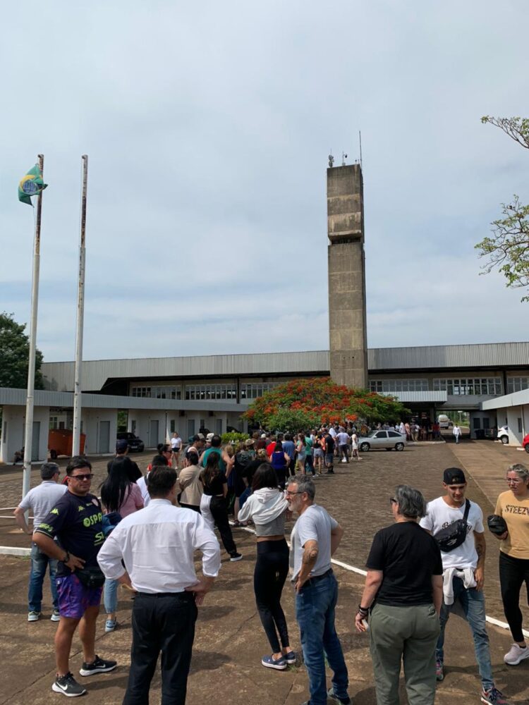 Mais filas, mais reclamações na hora de cruzar a Ponte Tancredo Neves, na fronteira com a Argentina