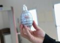 Frasco de perfume em formato de granada. Simulacros estão entre os materiais mais apreendidos no aeroporto.