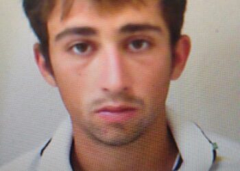 Homem mata ex-mulher e na fuga faz família refém