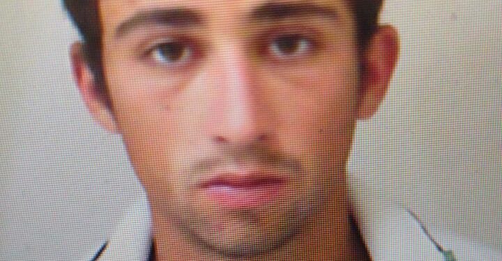 Homem mata ex-mulher e na fuga faz família refém