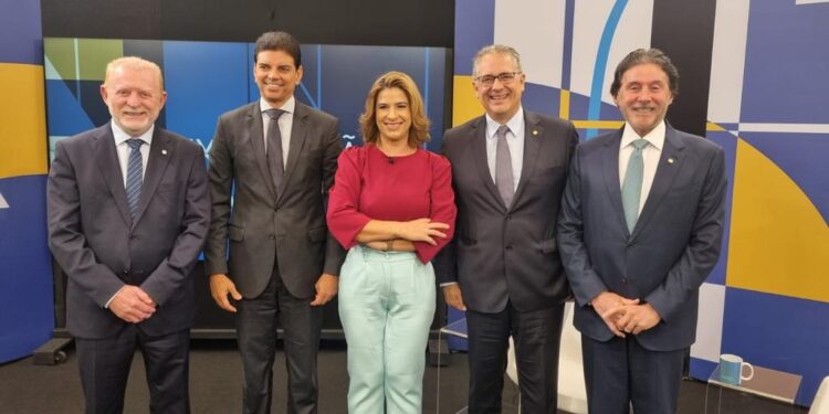 Vermelho propõe união e responsabilidade fiscal ao debater a LDO no programa “Expressão Nacional”