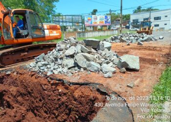 Trecho da Rua Mato Grosso é fechado para reparos por causa da chuva