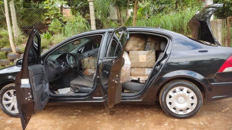 PF apreende bebidas e carnes trazidas ilegalmente da Argentina e vendidas em comércios de Foz