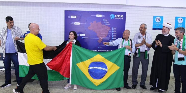 Resgatada na Cisjordânia, família de Foz do Iguaçu chegou ontem à noite a cidade