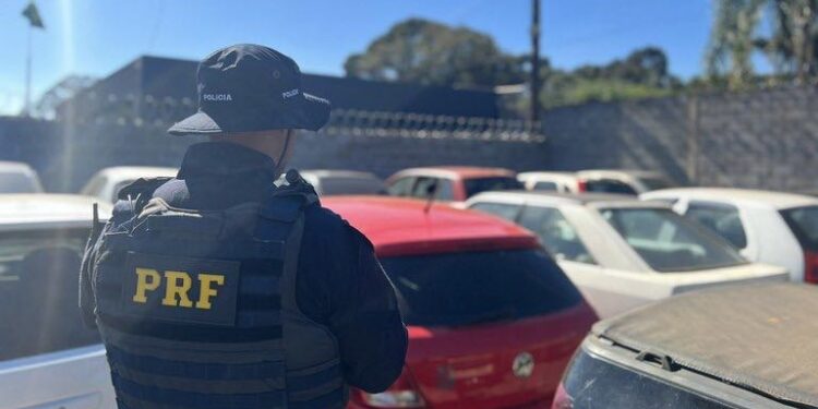 PRF realiza leilão virtual de veículos e sucatas no Paraná