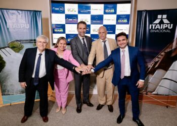 Estratégias para desenvolver o turismo em regiões de fronteira são discutidas durante encontro em Foz