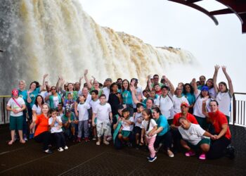 Alunos da APAE de Foz do Iguaçu ganham um dia especial no Parque Nacional do Iguaçu