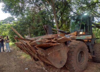 Guarda Municipal retira famílias de área ocupada no Jardim Universitário