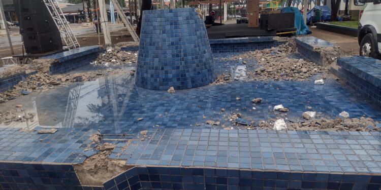 Chafariz da Praça do Mitre é demolido