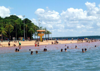 Prainhas da Costa Oeste estão próprias para o banho