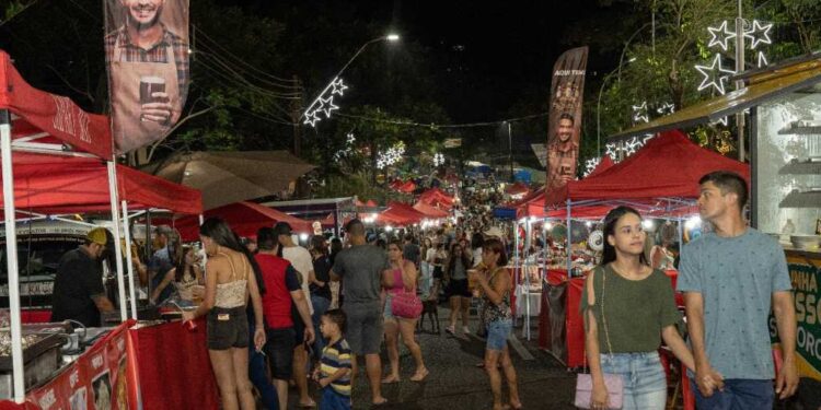 Nesse domingo (24) e dia de Natal a Feirinha da JK, em Foz, vai atender das 19h às 23h