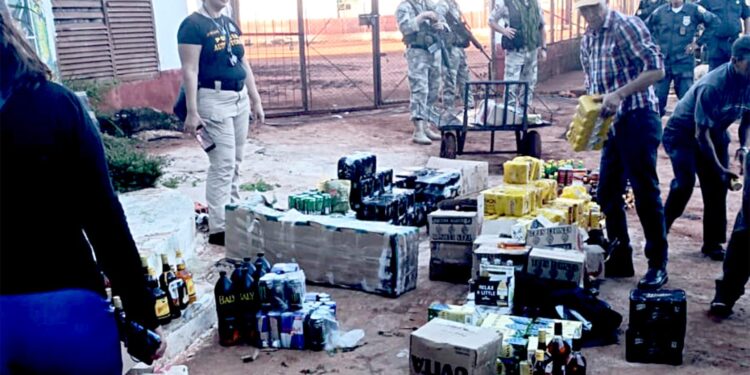 Diretor e agentes da penitenciária de Ciudad del Este são presos pela Polícia Nacional