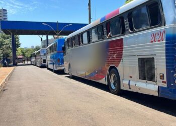 Receita Federal e PF apreendem quatro ônibus lotados de mercadorias contrabandeadas