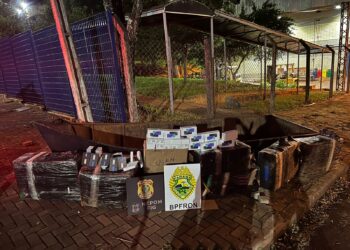 Polícia apreende eletrônicos contrabandeados do Paraguai em barco a remo no Rio Paraná