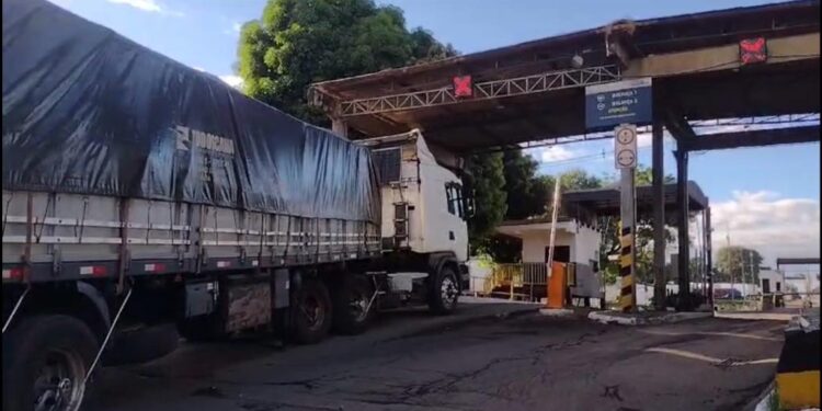 Greve de auditores da Receita Federal atrasa liberação de cargas de importação e exportação