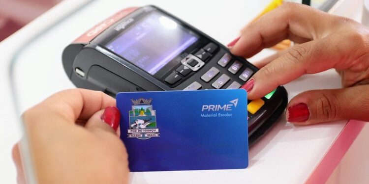 Famílias com filhos nas escolas municipais em Foz podem comprar material escolar a partir dessa quarta, 17