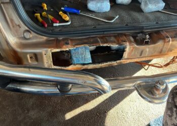 240 celulares escondidos em fundo falso são apreendidos na Ponte da Amizade