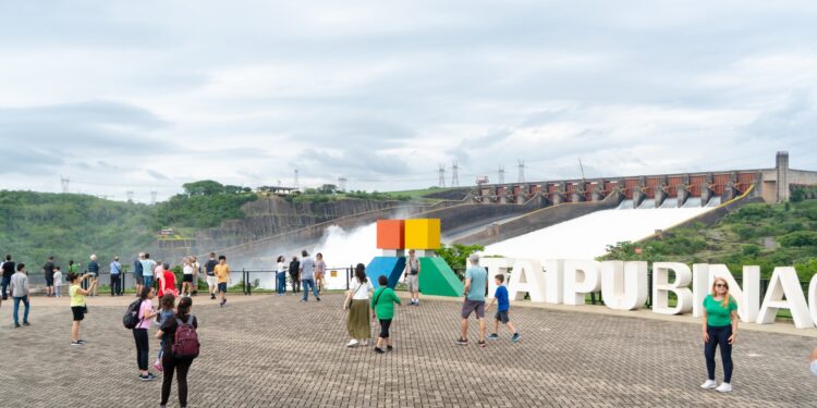 Turismo de Itaipu fecha 2023 com quase 510 mil visitantes