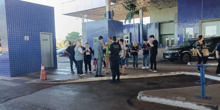 32 menores são devolvidos às autoridades paraguaias, durante operação combate ao trabalho infantil na Ponte da Amizade