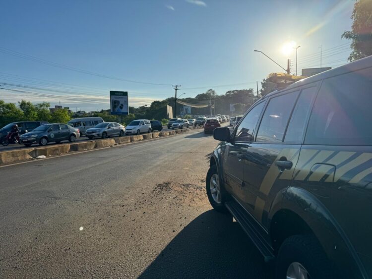 Operação na região da Ponte da Amizade apreende 35 motos e emite 56 autos de infração a motociclistas