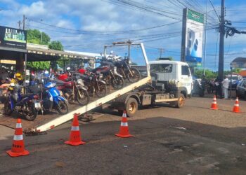 Operação na região da Ponte da Amizade apreende 35 motos e emite 56 autos de infração a motociclistas