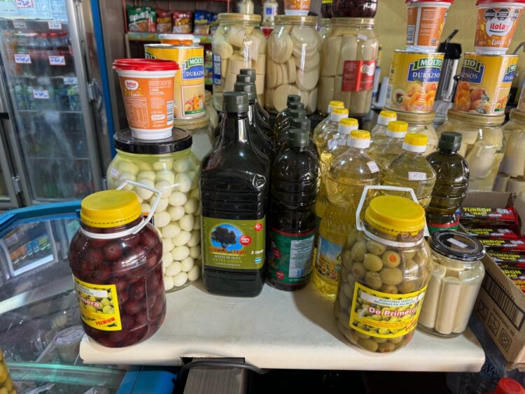 Dois comerciantes que vendiam produtos contrabandeados são presos em Foz