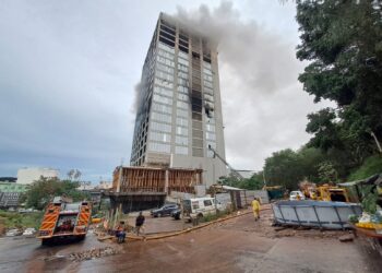 Combate ao incêndio no prédio em Ciudad del Este deve seguir até o fim de semana