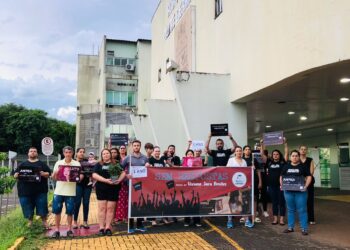 Ato público marca um ano da morte de professora por erro médico e pedido de justiça