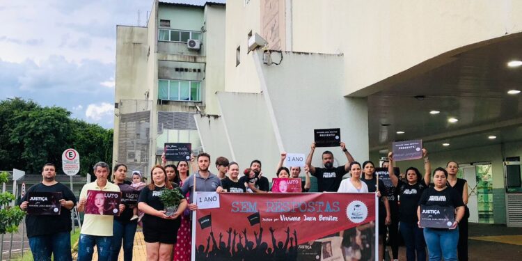 Ato público marca um ano da morte de professora por erro médico e pedido de justiça