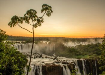 Já pensou no Pôr do Sol, nas Cataratas? Esse é o novo passeio no Parque Nacional do Iguaçu