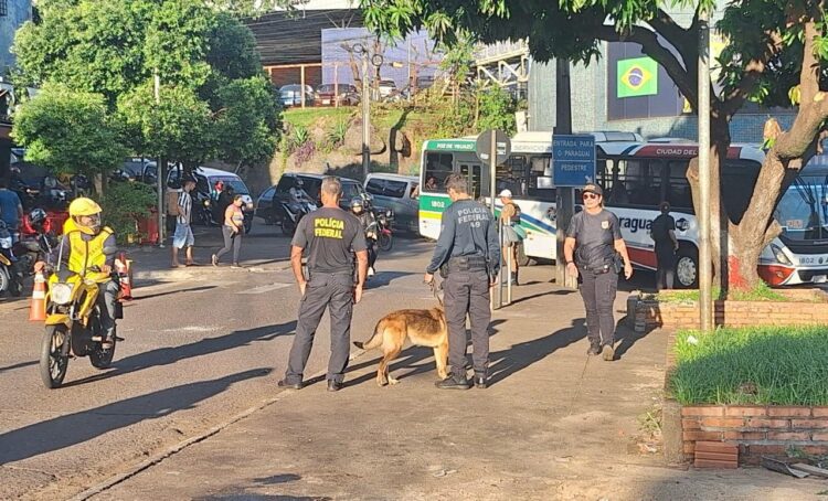 Operação na região da Ponte da Amizade apreende 35 motos e emite 56 autos de infração a motociclistas