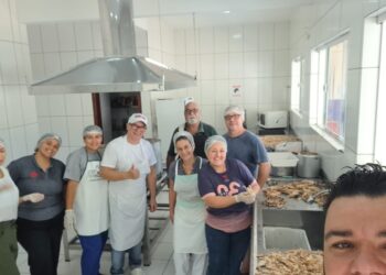 “Folia na cozinha”: fim de semana foi de trabalho nos preparativos da Canja do Galo Inácio