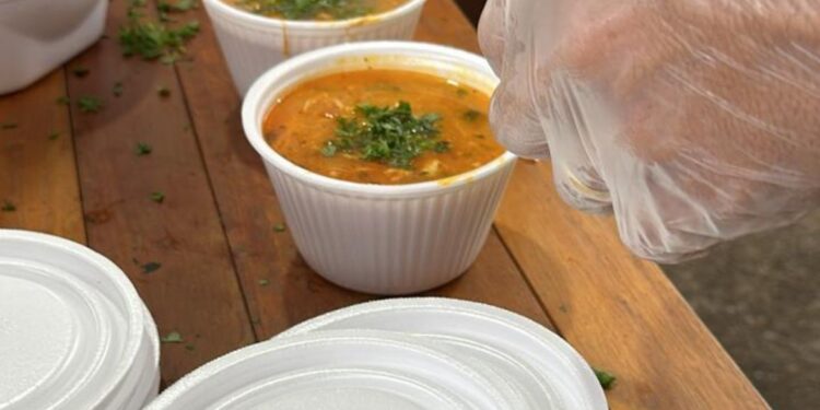 Canja do Galo Inácio encerra Carnaval em Foz com modalidade “drive thru”